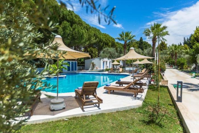 Adella Garden Marina Hotel