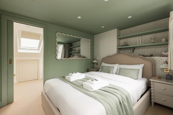 Elegant 3BDR House with Garden in Penge