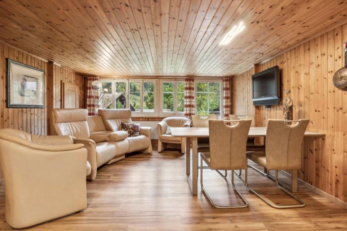 Alpine Chalet Apt near Interlaken Balcony&Parking