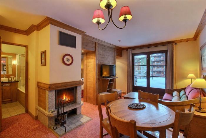 ARC 1950 - Suite de Prestige - Cheminée intérieur