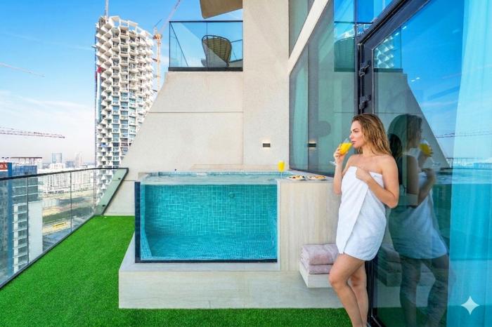 Trendy 1BD with Balcony Pool Gym