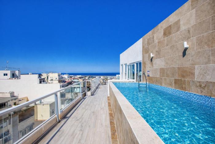 Luxury penthouse with sun terrace, private pool and sea views LFER1-1