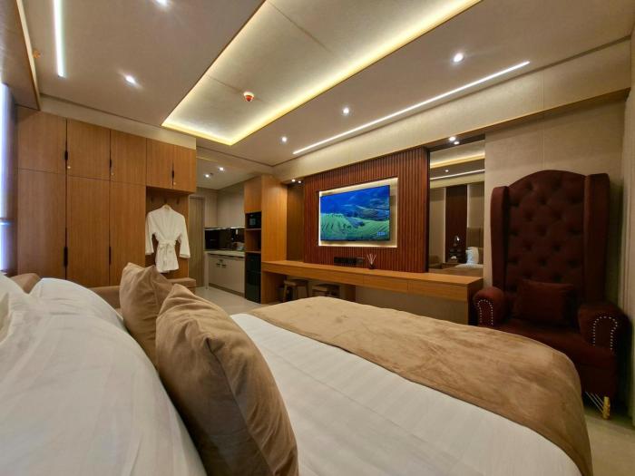 i ONE Luxury Suites - Shore MOA Complex