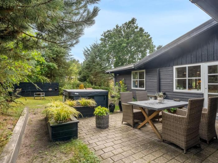Holiday Home Ellinore - from the sea by Interhome