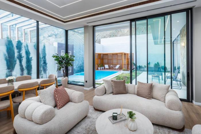 Luxury 4BR Villa Near City Center Pool & Gym