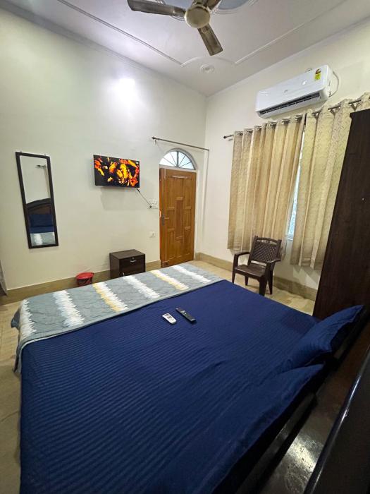 ROOMS Near Airport Gaharwar Homes