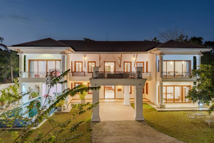 Cozy Escape - Akuregoda Luxury Villa with Private Pool