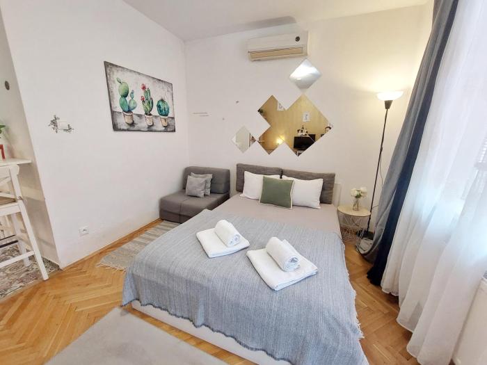 Near BUS Station Apartment with the Self-Check-In