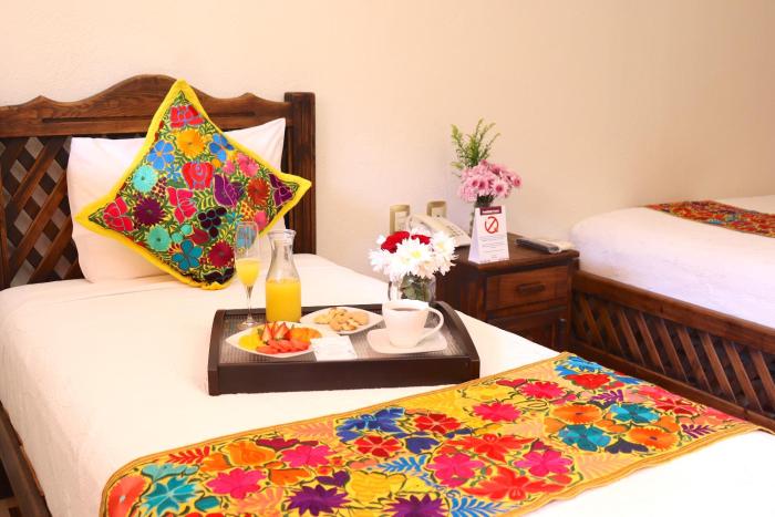 Camino Mexicano Hotel & Resort