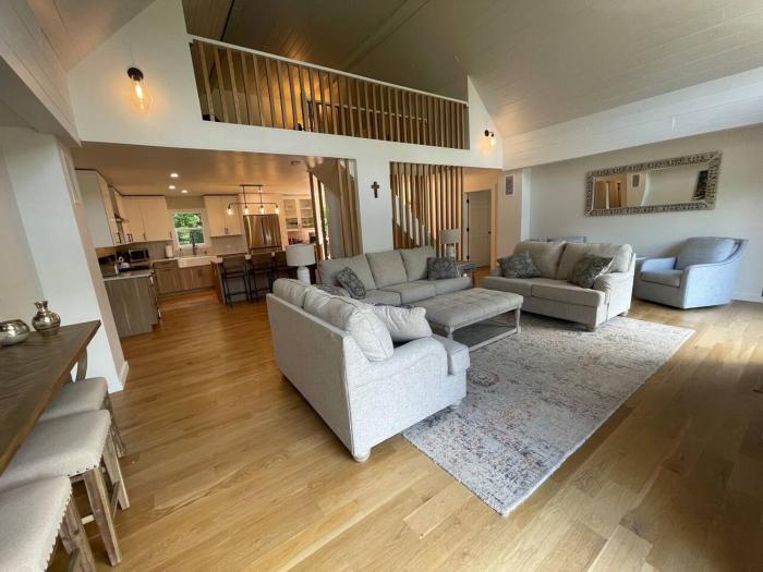Catskill Mt Retreat: Vineyard Views & Hot Tub- 8BR - Holiday Home
