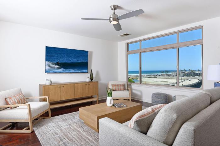 Ocean & Marina View Condo with Balcony, Pool, Hot Tub & Gym