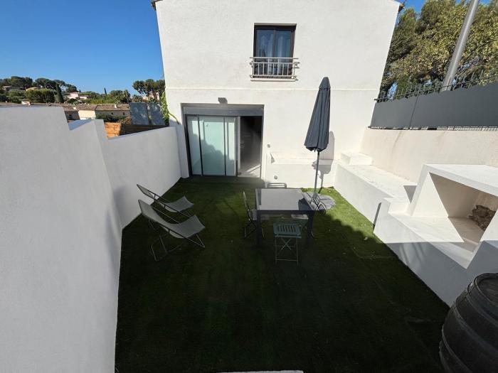 Villa en Duplex - Climatisée - Jardin - Parking - Proche de la mer à Sanary