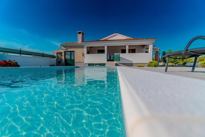 Mediterranean Oasis Villa with Private Pool & Summer Kitchen