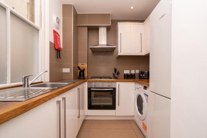 Centrally located 3 bed Townhouse with garden - Pass the Keys