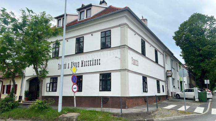 Fogadó a Kóbor Macskához
