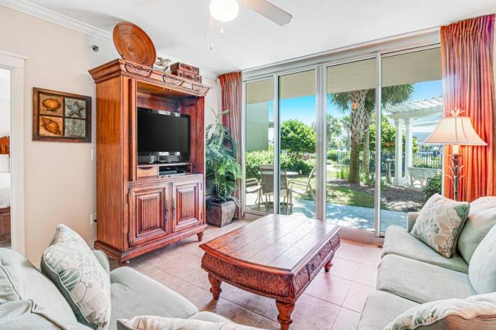 2nd Floor Cozy Condo At Waterscape 490 Feet Of Private Beach