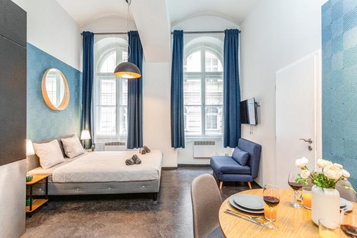 Old Town Riverside Loft Apartment