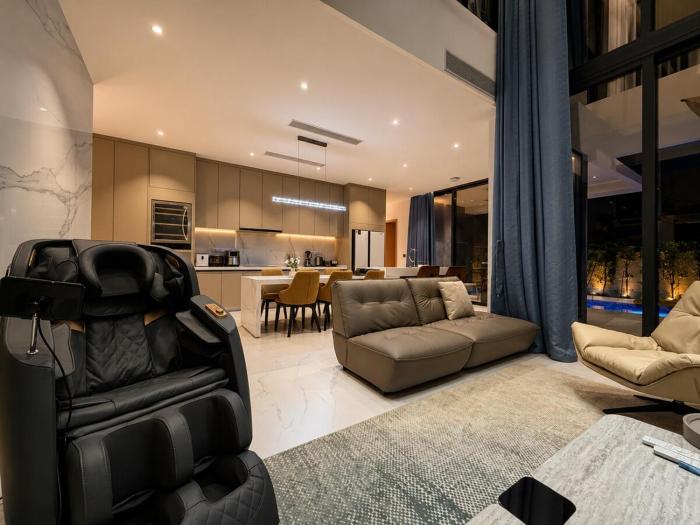 Coconut Grove Villa Controlled by Alexa