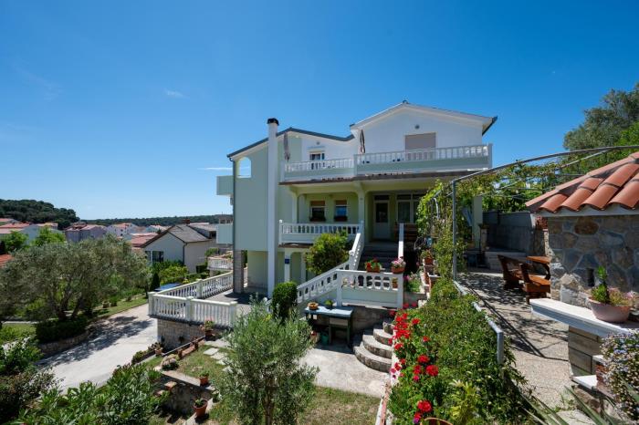 Apartments with parking space Palit, Rab - 22743