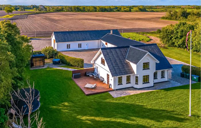 Beautiful Home In Hadsund With Sauna