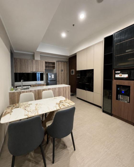 Premium 2 Bed bathtub Menara Jakarta TowerAzzure