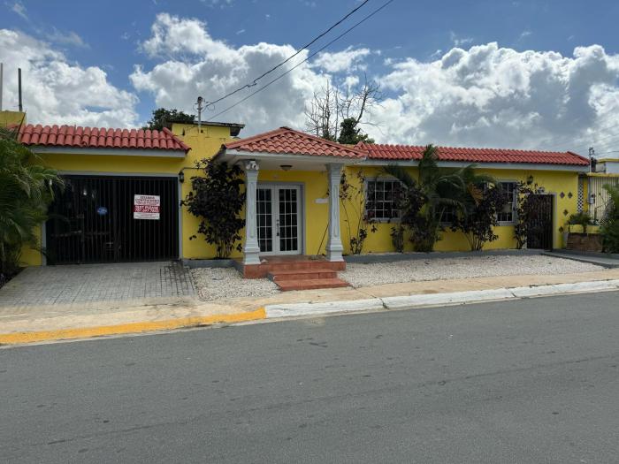 Flamboyanes Stays at Cataño 15 Beds, 8BR, 3BA