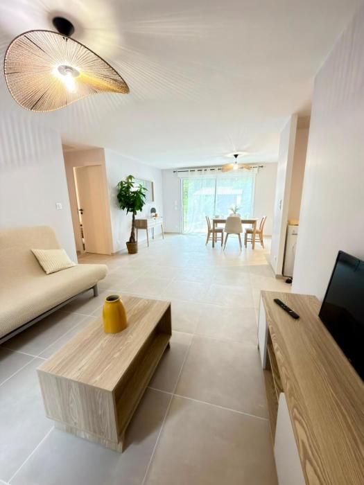 Maison 6 pers, Clim, Wi-Fi, petit jardin et parking privé