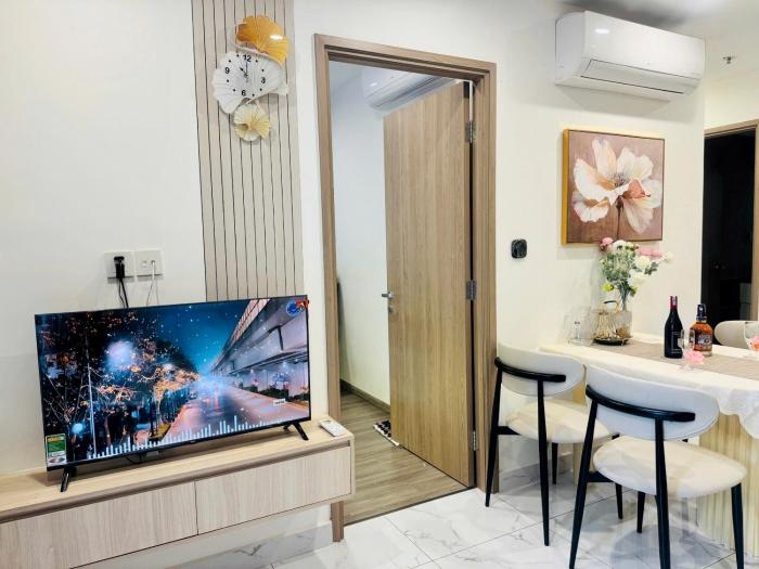 Cozy Fully Furnished 2 Bedroom Apartment, Beverly Solari, 5 mins walk from Vincome Mega Mall