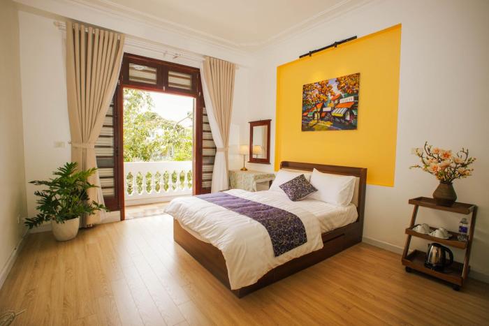 Simi Homes Lake Side Hanoi - Classic Wood & Lakeview