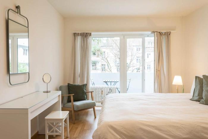 Modern appt opposite theatre, 7 min walk to Messe