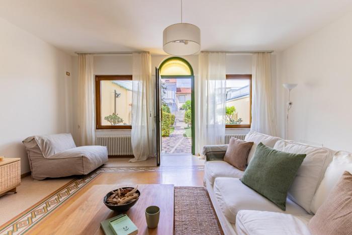 Verdemare, a Viareggio parcheggio privato e splendido giardino