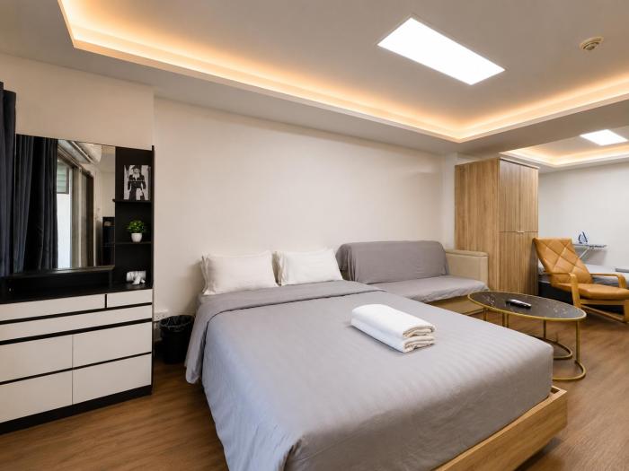 1BR Near BTS Queen & Single Bed City Center