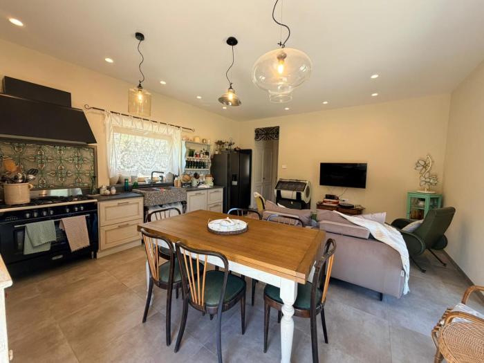 Arola Rustic Retreat