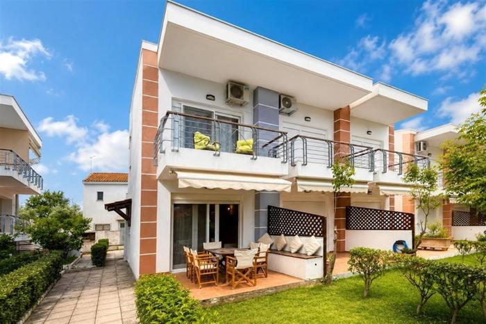 Laura House Nikiti