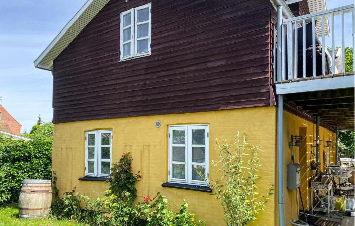 2 Bedroom Nice Home In Fårevejle