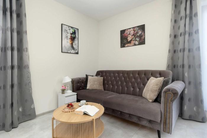 Przytulny Apartament Blisko Plaży z Parkingiem by Noclegi Renters
