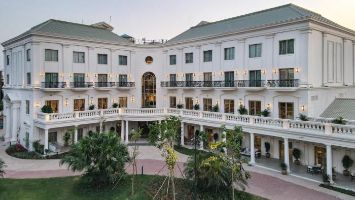 DLF Club 4