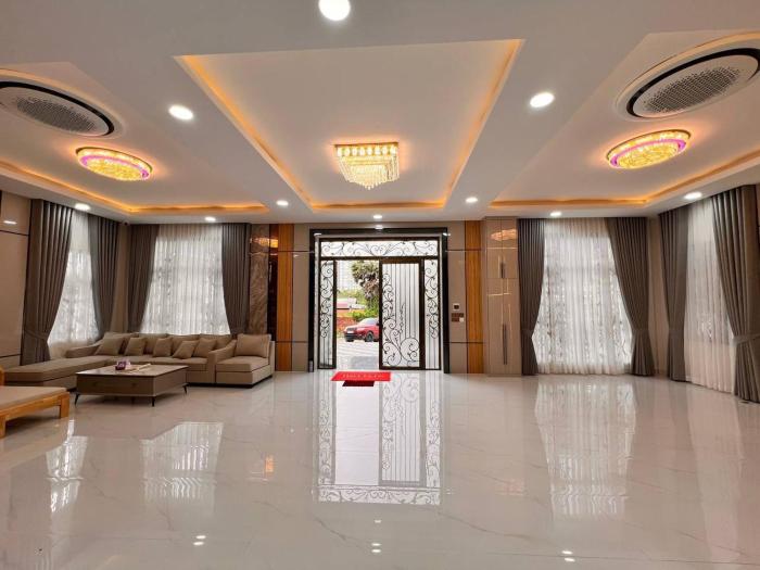 Roshani Chaudhary House