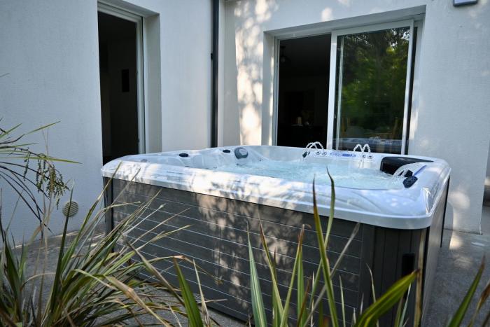 Maison moderne avec spa et jardin sans vis-à-vis, idéal professionnels et familles - LÉCRIN BRETON