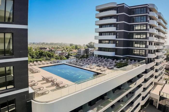 Zyra Blue Heart Pool & Spa