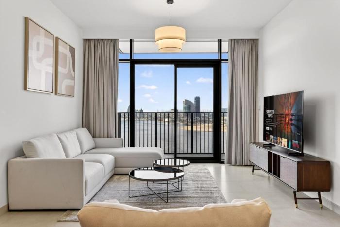 FIRST CLASS 2BR Luxury Waterfront Escape