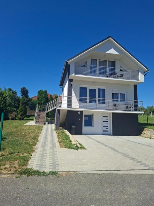Gyöngyvirág Apartmanház