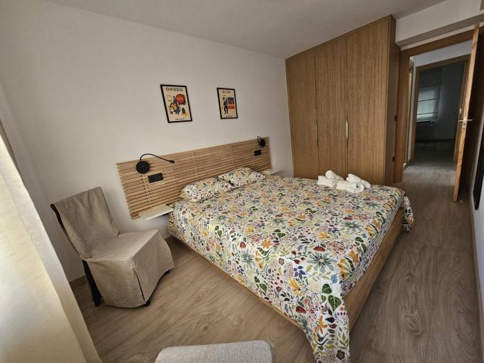 Renovado Apartamento en el corazón de Avilés, Calle Cámara 70 by beBalmy