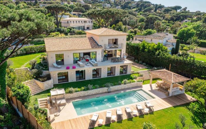 Tropez Center Stylish and Cozy with Sea View