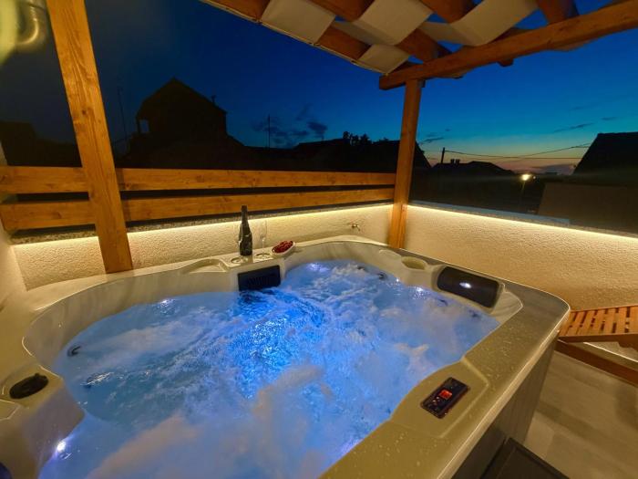 Holiday House Blazov Dvor with jacuzzi