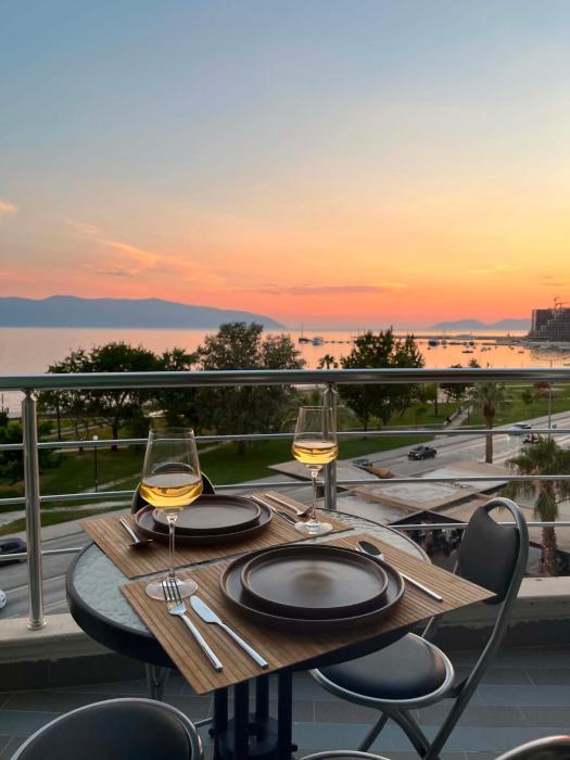 Sea View Retreat 2BR Apartment on Lungomare