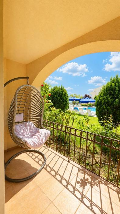 Spacious 3BR Seaview apartment - 50m to Beach