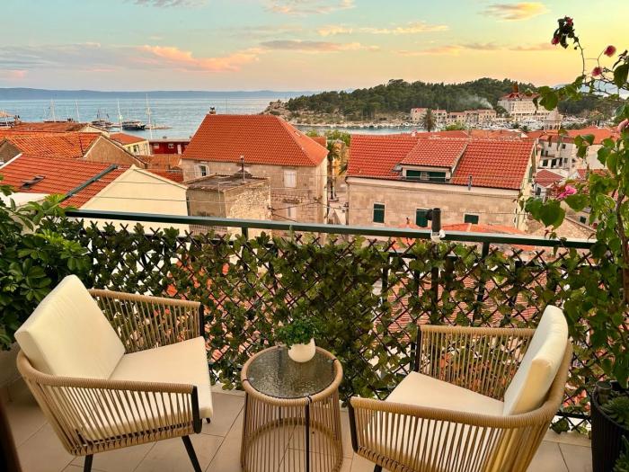 Sea and Mountain Views - Old Town Makarska