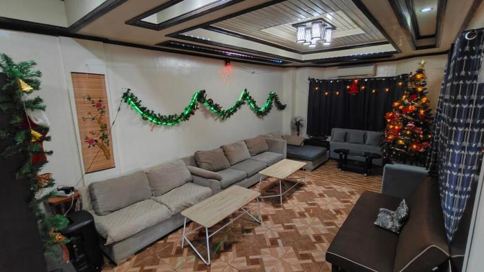 Spacious 3-Floor 6-Bedroom House, 30pax