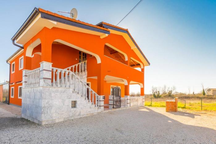 Apartments with parking space Loborika, Pula - 27691